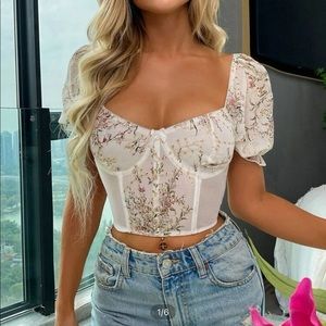 ⚠️ SOLD Puff sleeve embroidered flower crop top